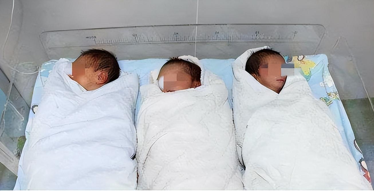 意外降临的三胞胎1980年,山东省高密市一个小村庄里,一位名叫赵振华的