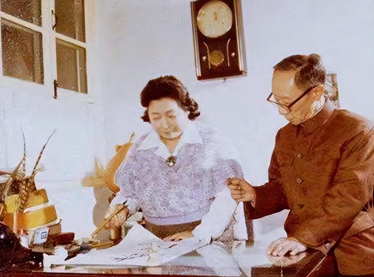 1960年溥杰出狱,想接日本妻子来华,周总理看过照片后:有个条件