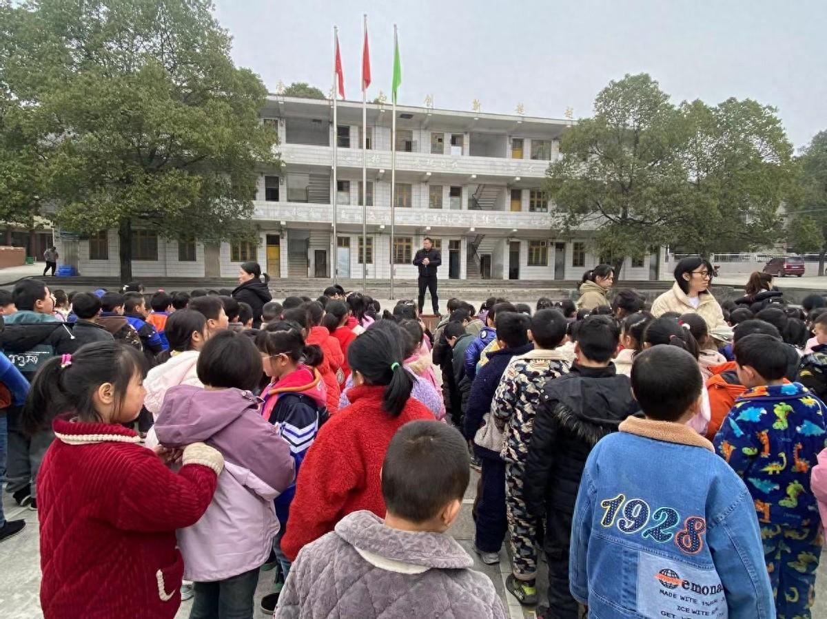 隆回县横板桥镇开展中华民族大团结·同唱一首歌暨双减活动