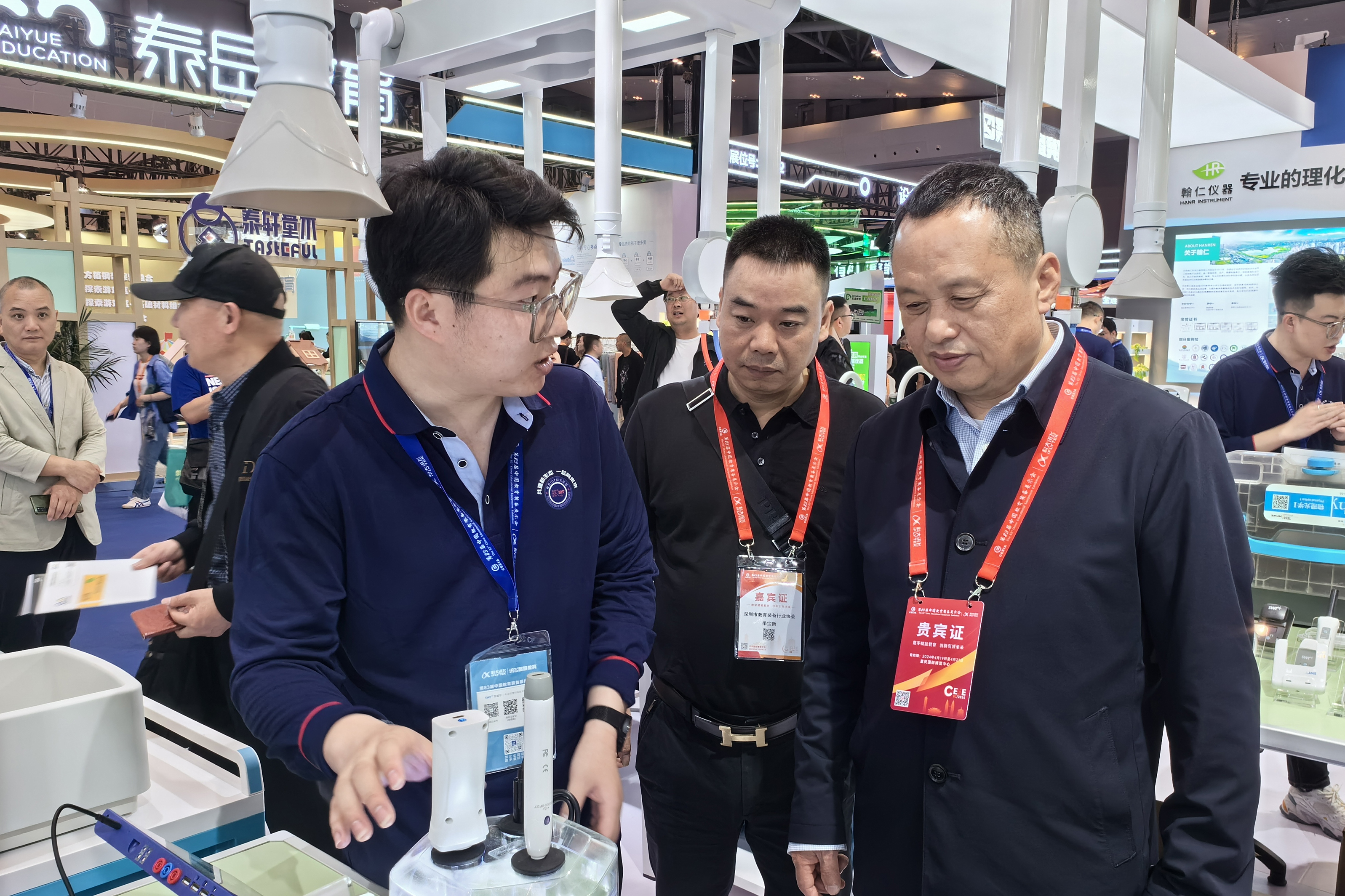 教育iot探究联盟展示了数字化校园应用场景和智能教育