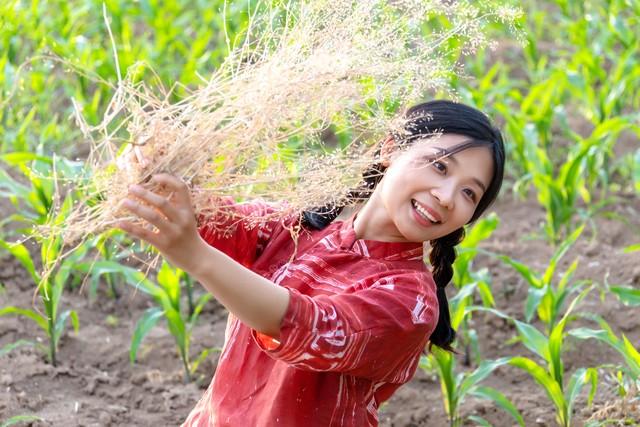 76年退伍后去东北卖烤地瓜时认识一位铁路姑娘结下美好的姻缘