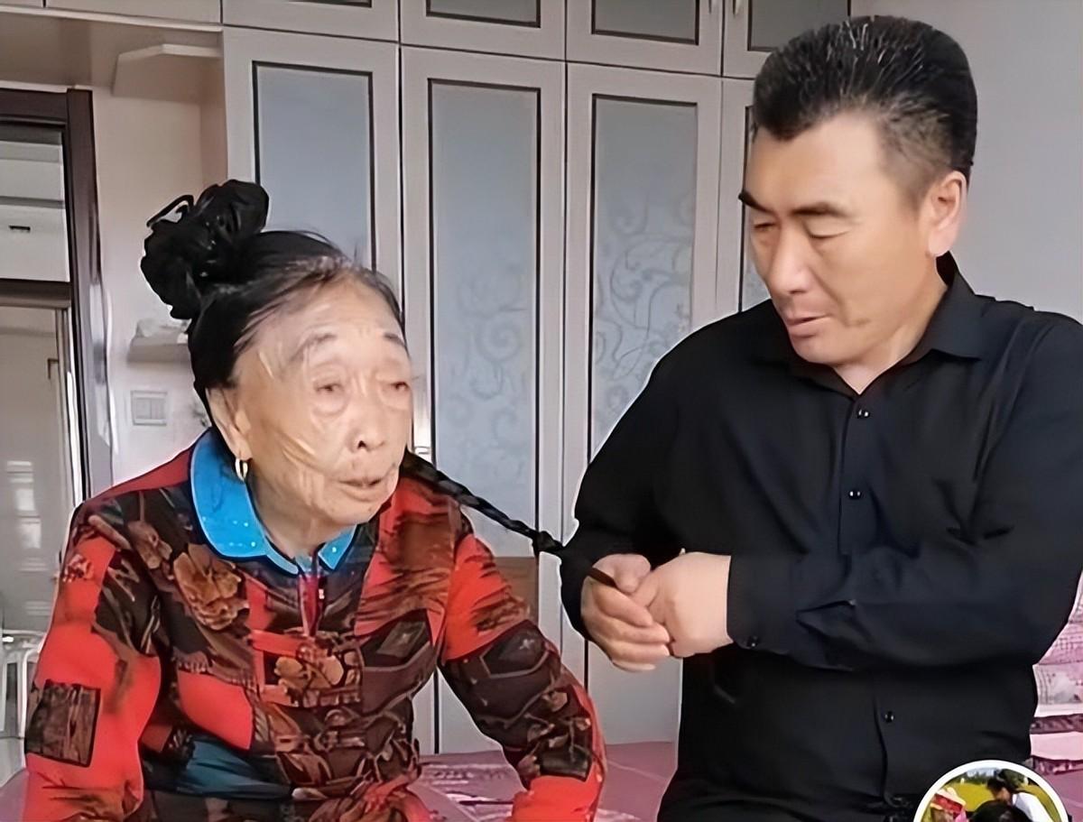 1996年,27岁小伙和父母断绝关系娶59岁老太,现在过得咋样了?