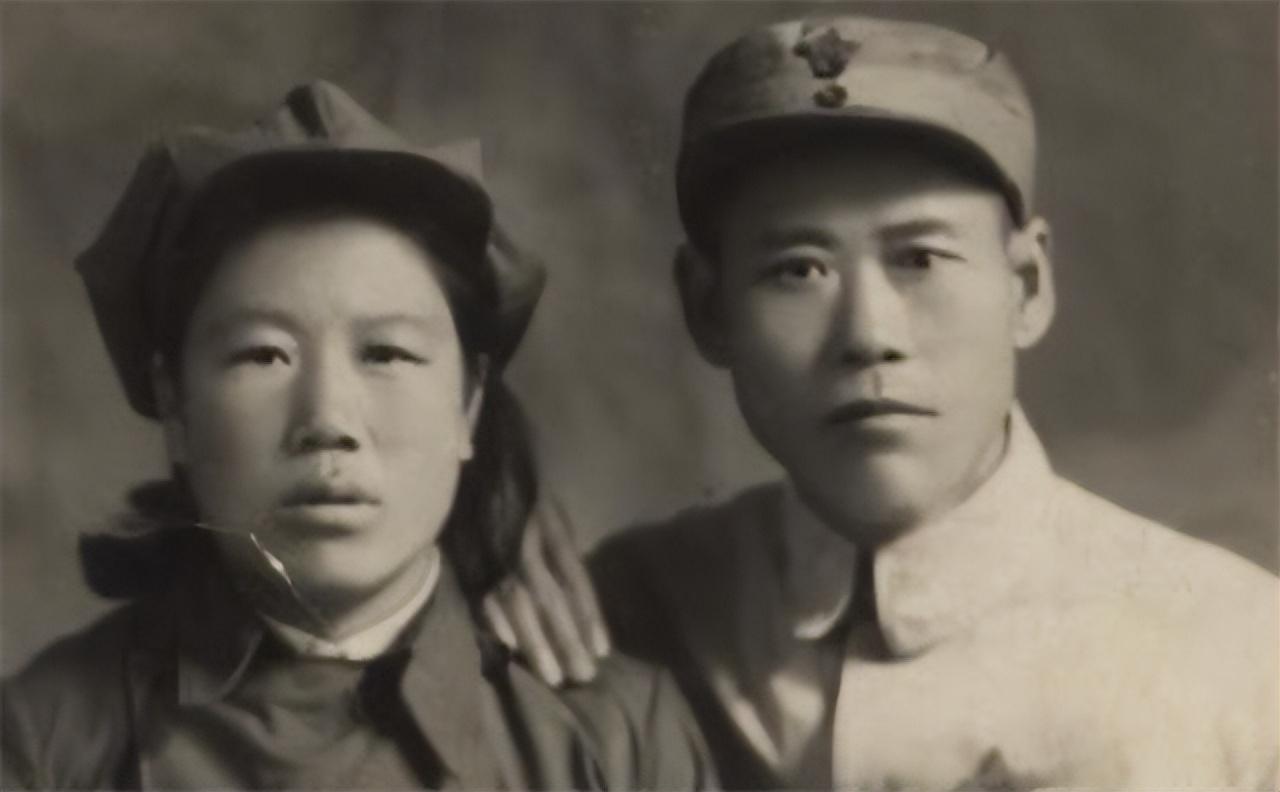 98年,贺东升少将去世,为何妻子却对子女坦白:你们并非爸爸亲生