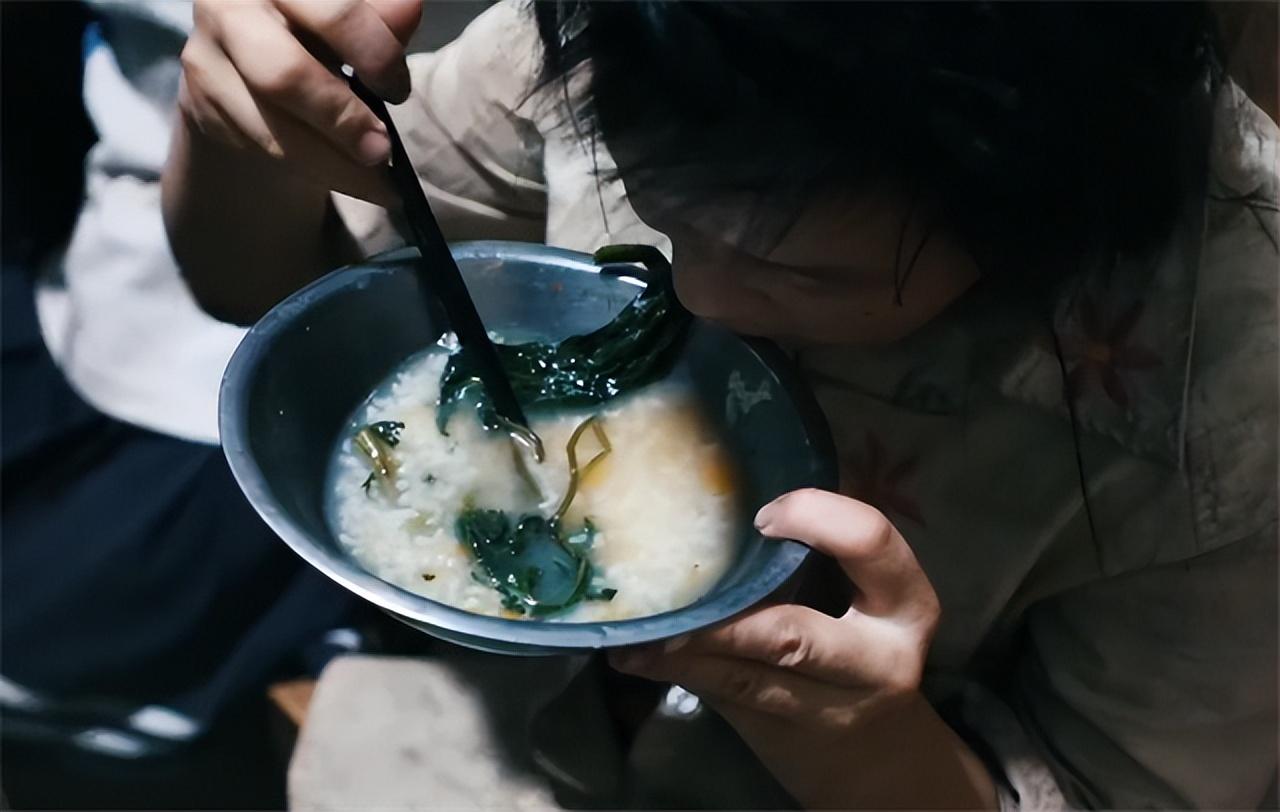 山区孩子没饭吃的图片图片