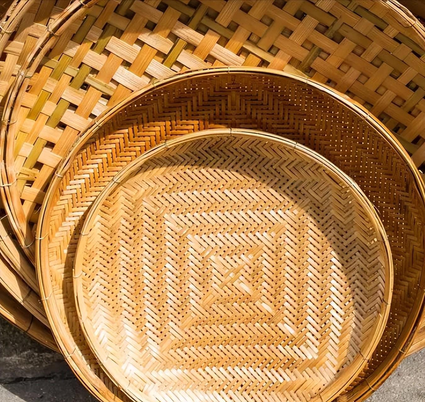 与"斗"相反的"簸箕"纹,三就是藤条或者竹篾编成的用以扬米去糠的器具