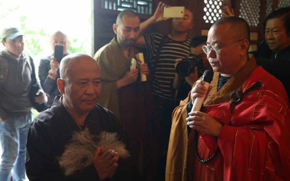 2011年,中国53岁画家娶21岁非洲学生,老来得子后为何剃度出家?