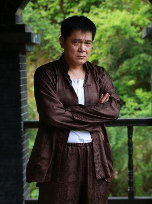 回顾申军谊:同居8年情人嫁给了兄弟,被女儿记恨20年,现状如何