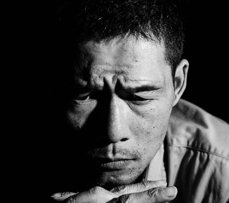 2020年男子勒死妻子后自首孰料妻子警局死而复生我自己晕的