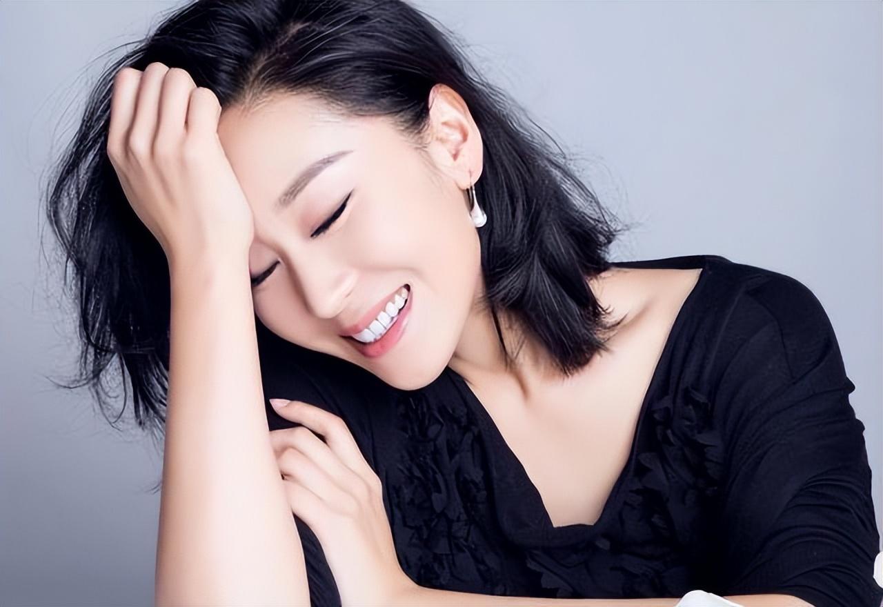 回顾演员苗圃嫁大19岁富商陈义红婚后生一男一女如今幸福美满