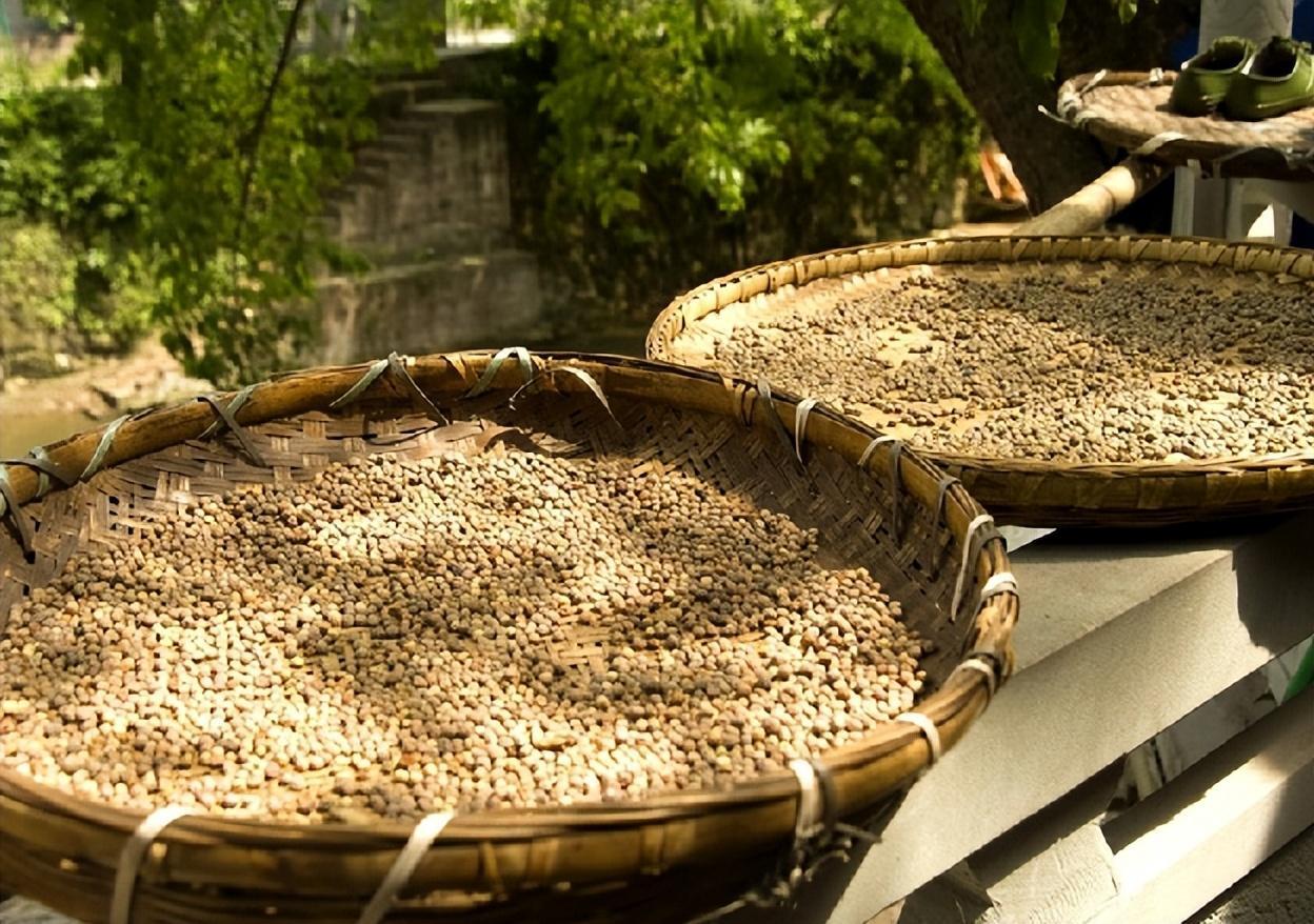 与"斗"相反的"簸箕"纹,三就是藤条或者竹篾编成的用以扬米去糠的器具