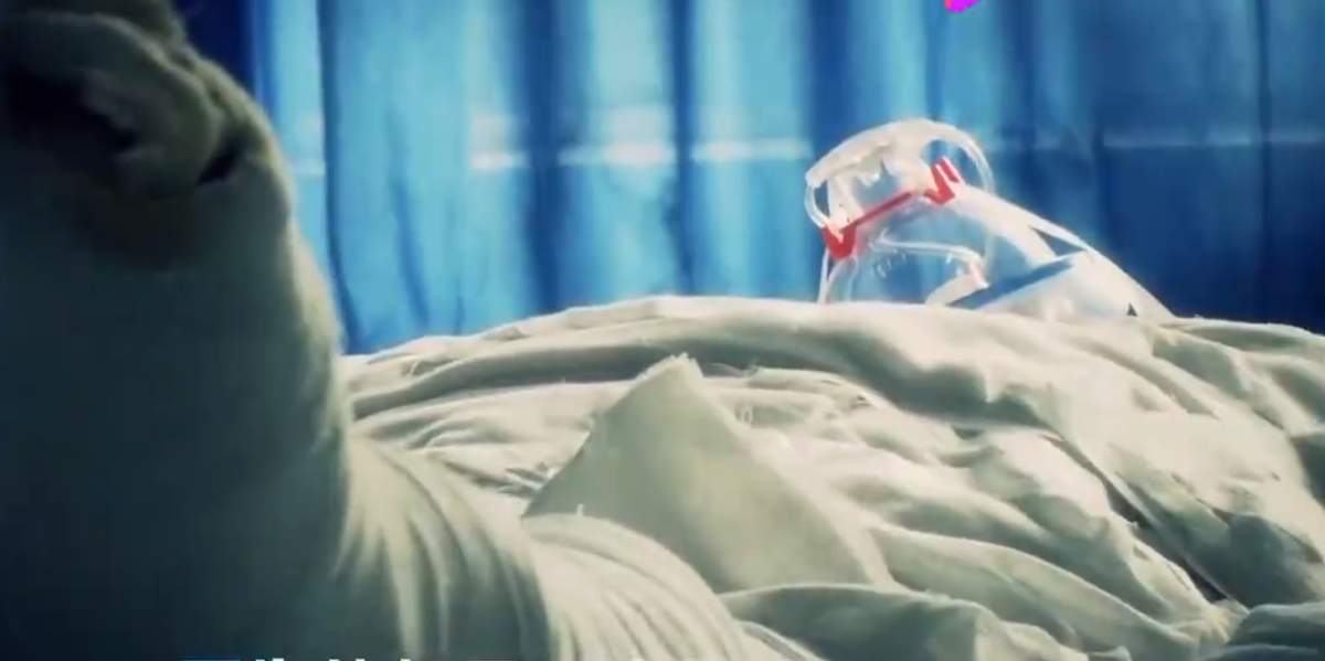 2015年河南男子跌入油锅全身近乎炸熟医生劝别救妻子割皮救夫