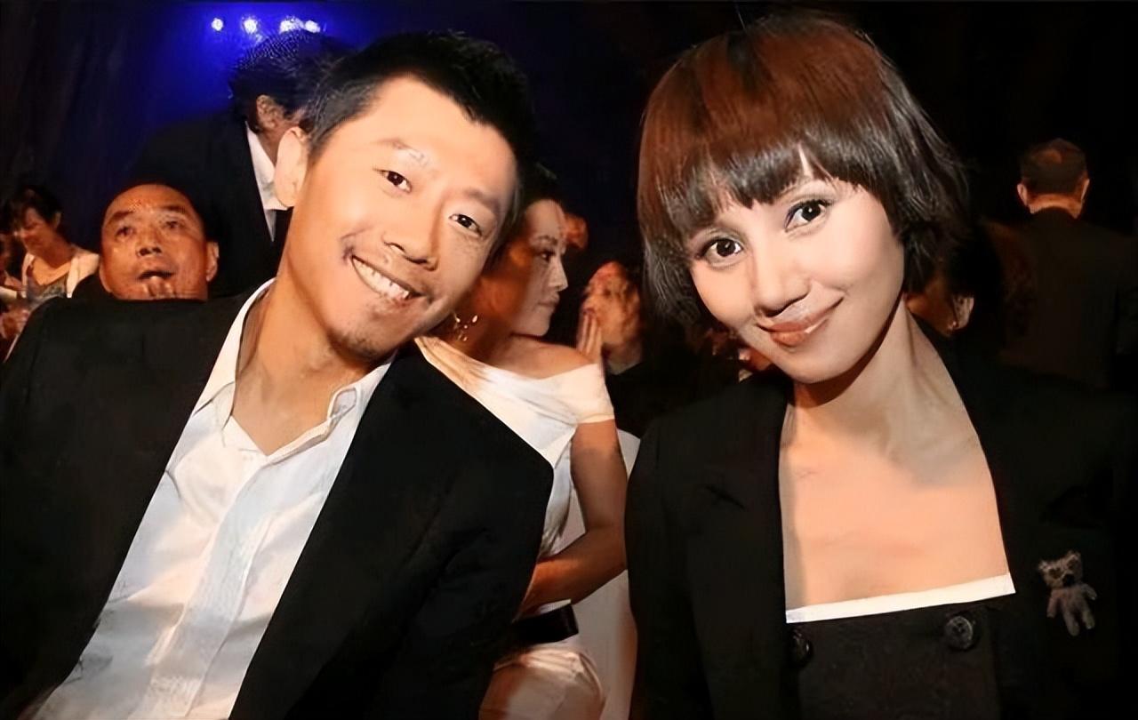 46岁袁泉素颜出镜接受央视采访,网友:听袁泉一席话,少吵十年架