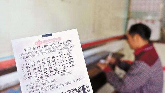 回顾保安连中两次500万,人称"东北彩票王",为何会沦为阶下囚?