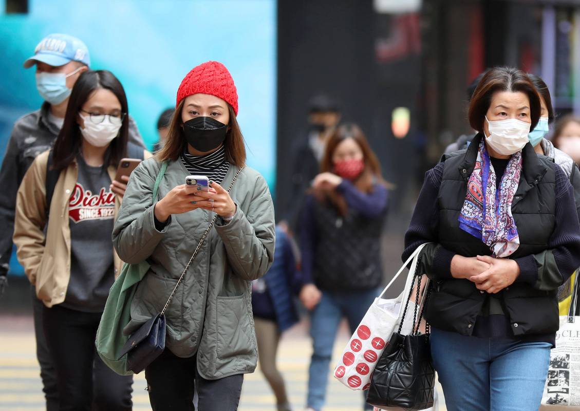 但是疫情刚爆发的时候,为了防止病毒传播,越来越多的人爱上了戴口罩.