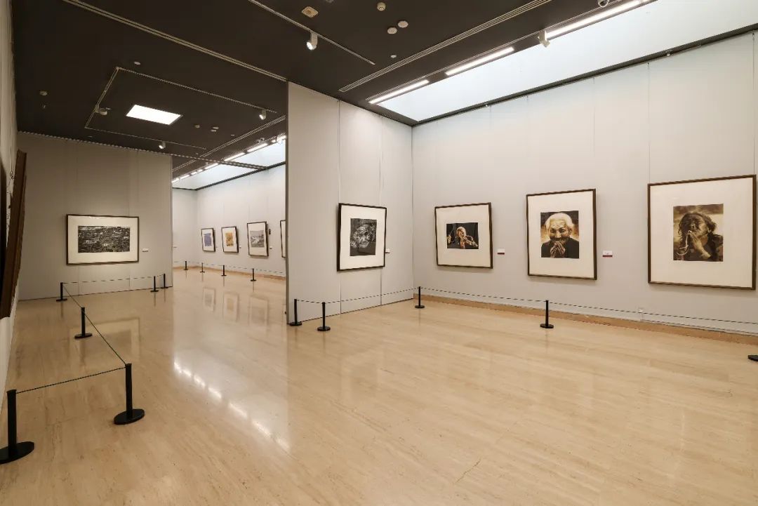 "纸上乾坤——李宝凤当代剪纸艺术作品展"在中国美术馆开幕