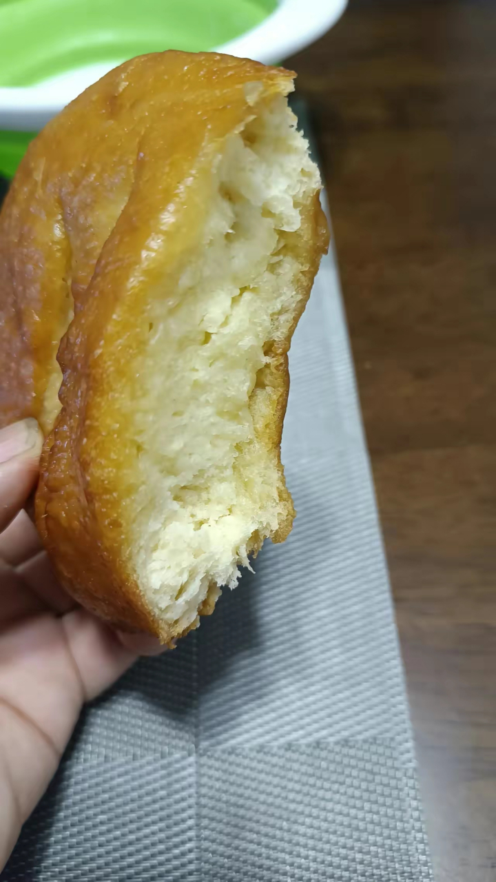 回族这几天过开斋节,这是人家炸的油香.