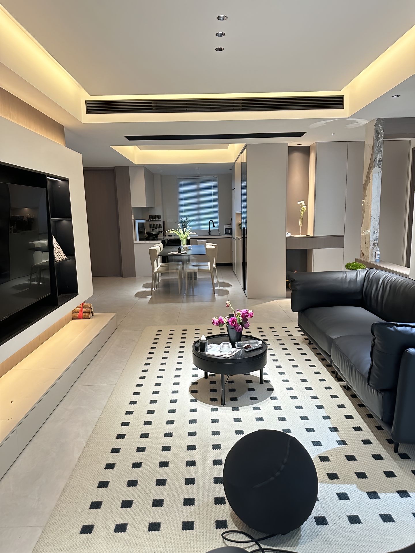 有家庭的,为了能让孩子,家里有更好的生活,省吃俭用