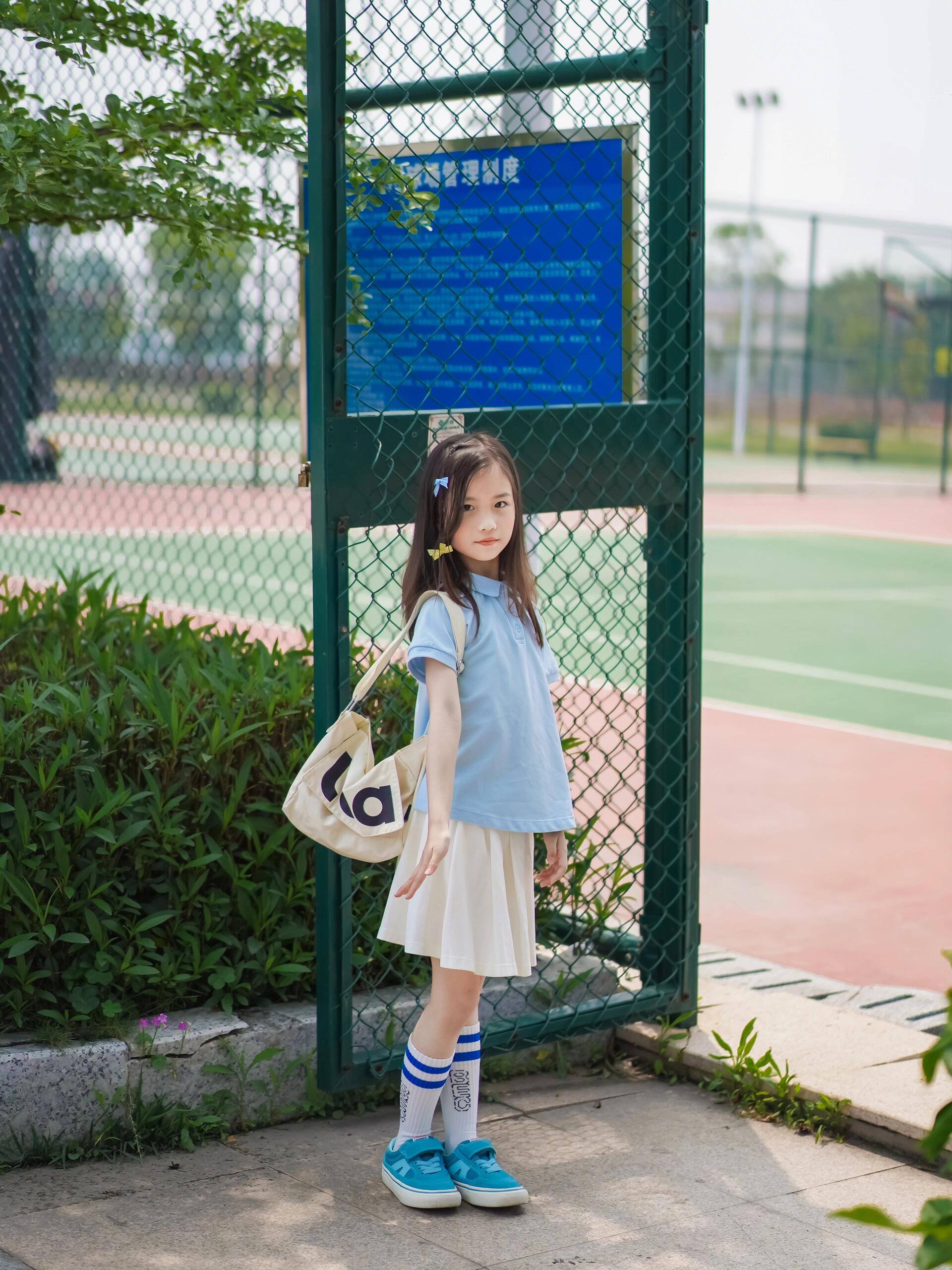 夏季校服小女孩姐姐穿着漂亮的小学女生小学生穿衣广州小学生女孩图片