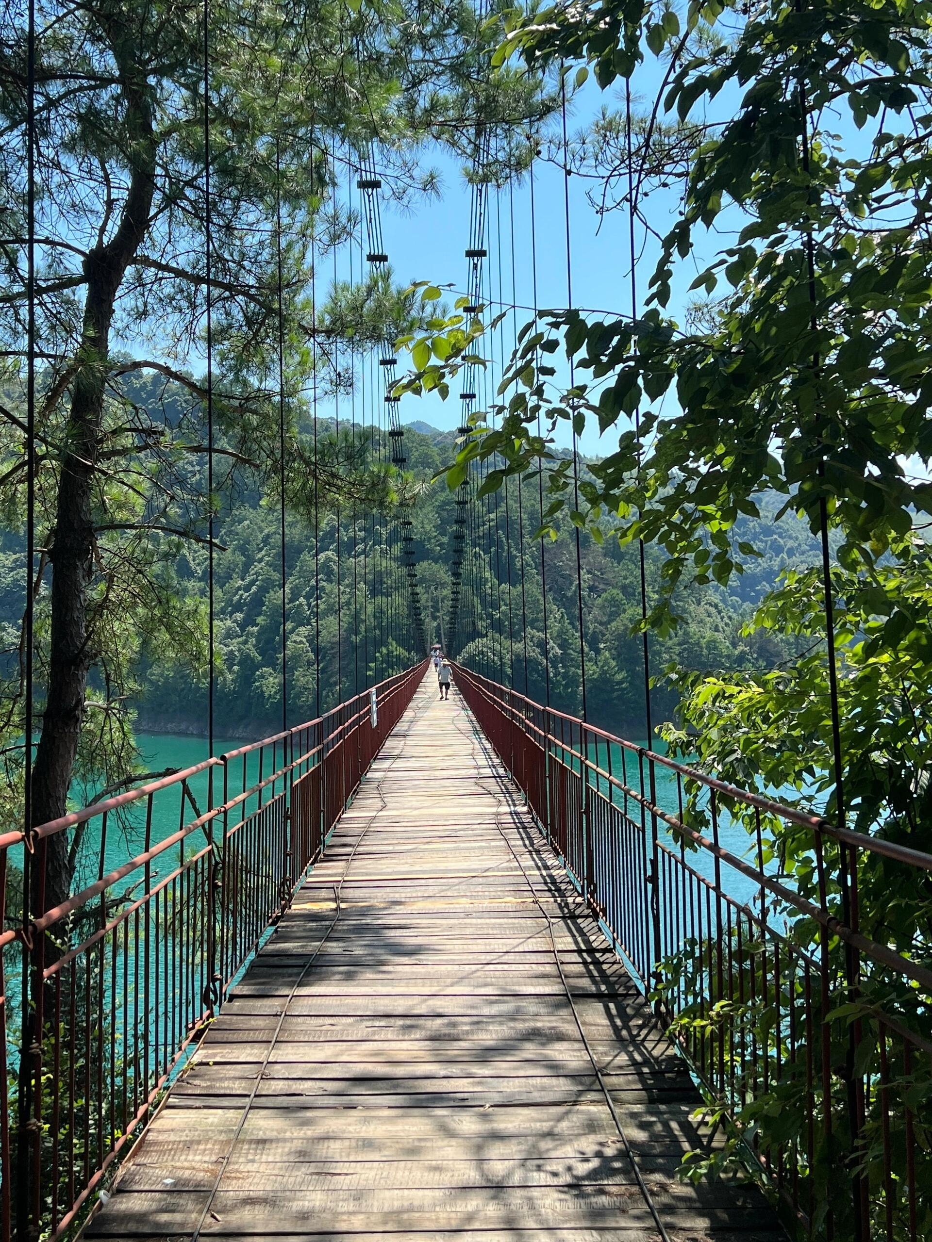 东江湖自驾游旅游攻略  东江湖游玩主要有观湖线(精品线路1),游湖线
