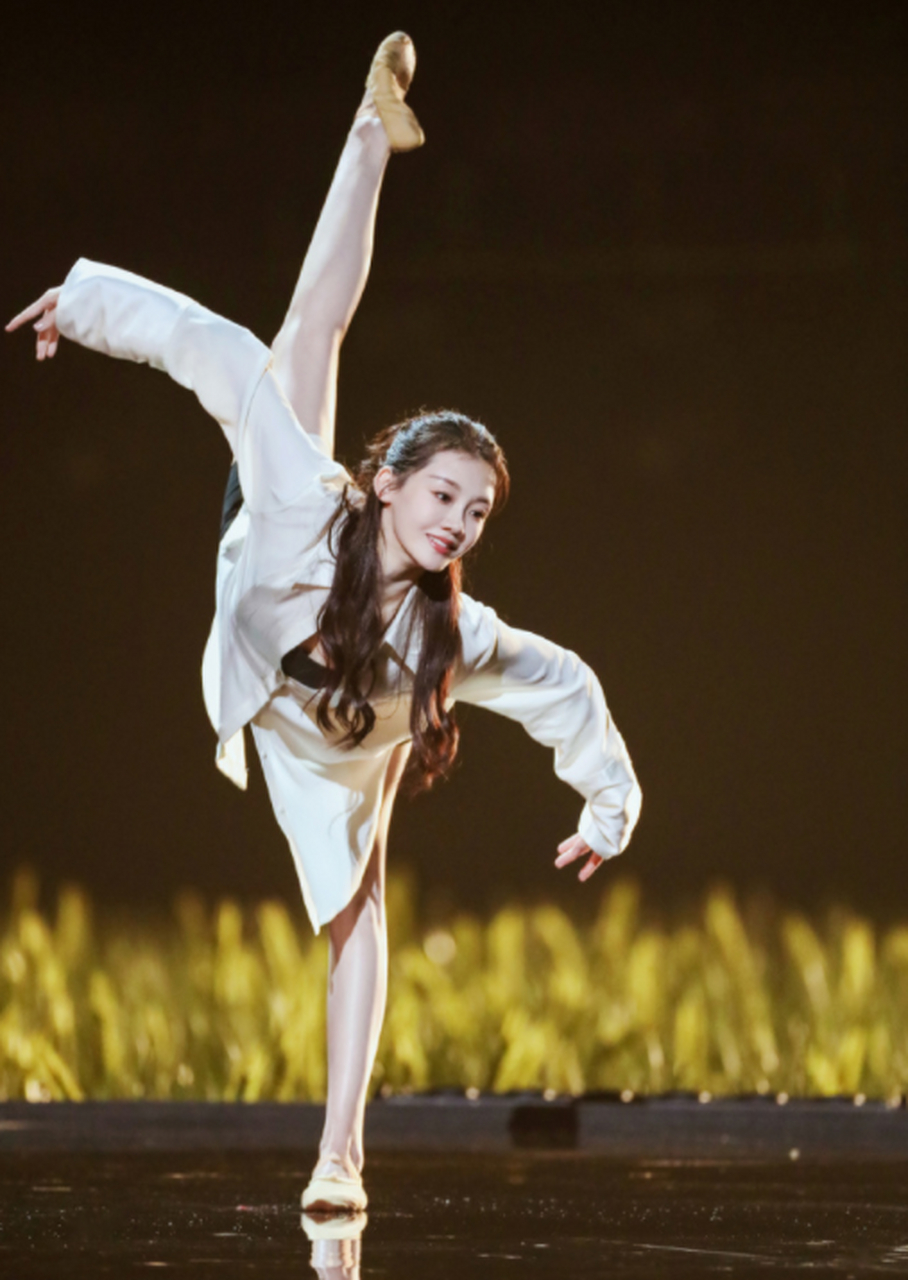 舞蹈果然是苗苗的舒适区