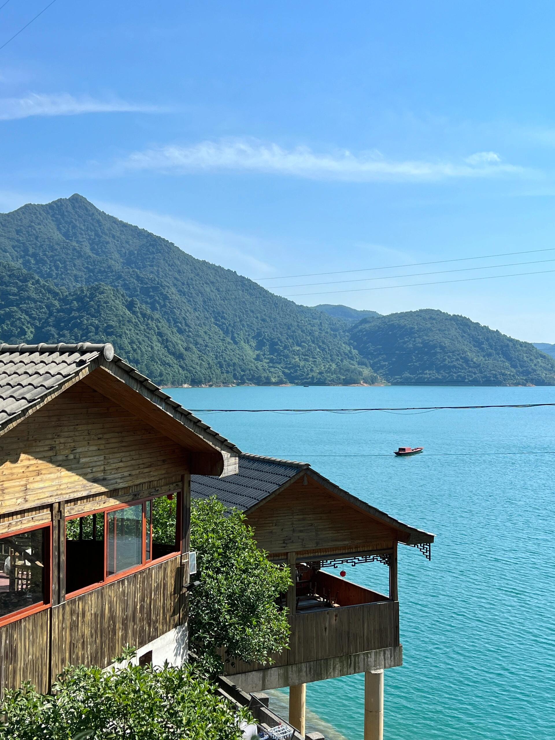 东江湖自驾游旅游攻略  东江湖游玩主要有观湖线(精品线路1),游湖线