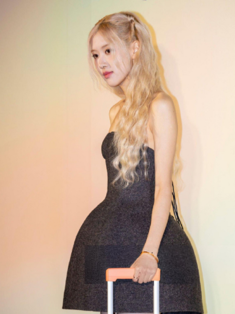 金发公主朴彩英