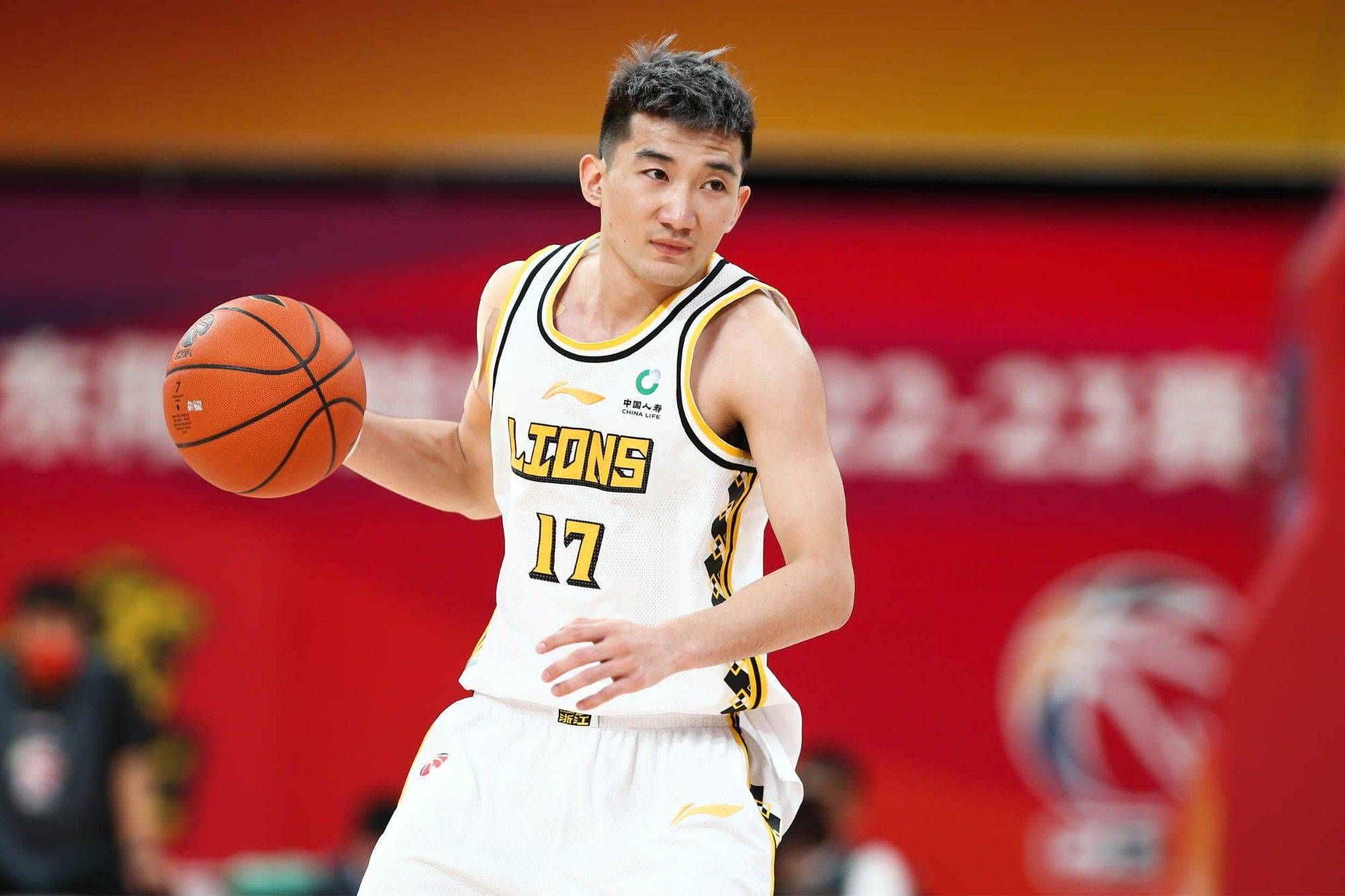 广厦核心要复出?孙铭徽生死战登场,球队有意提前召回赵嘉义