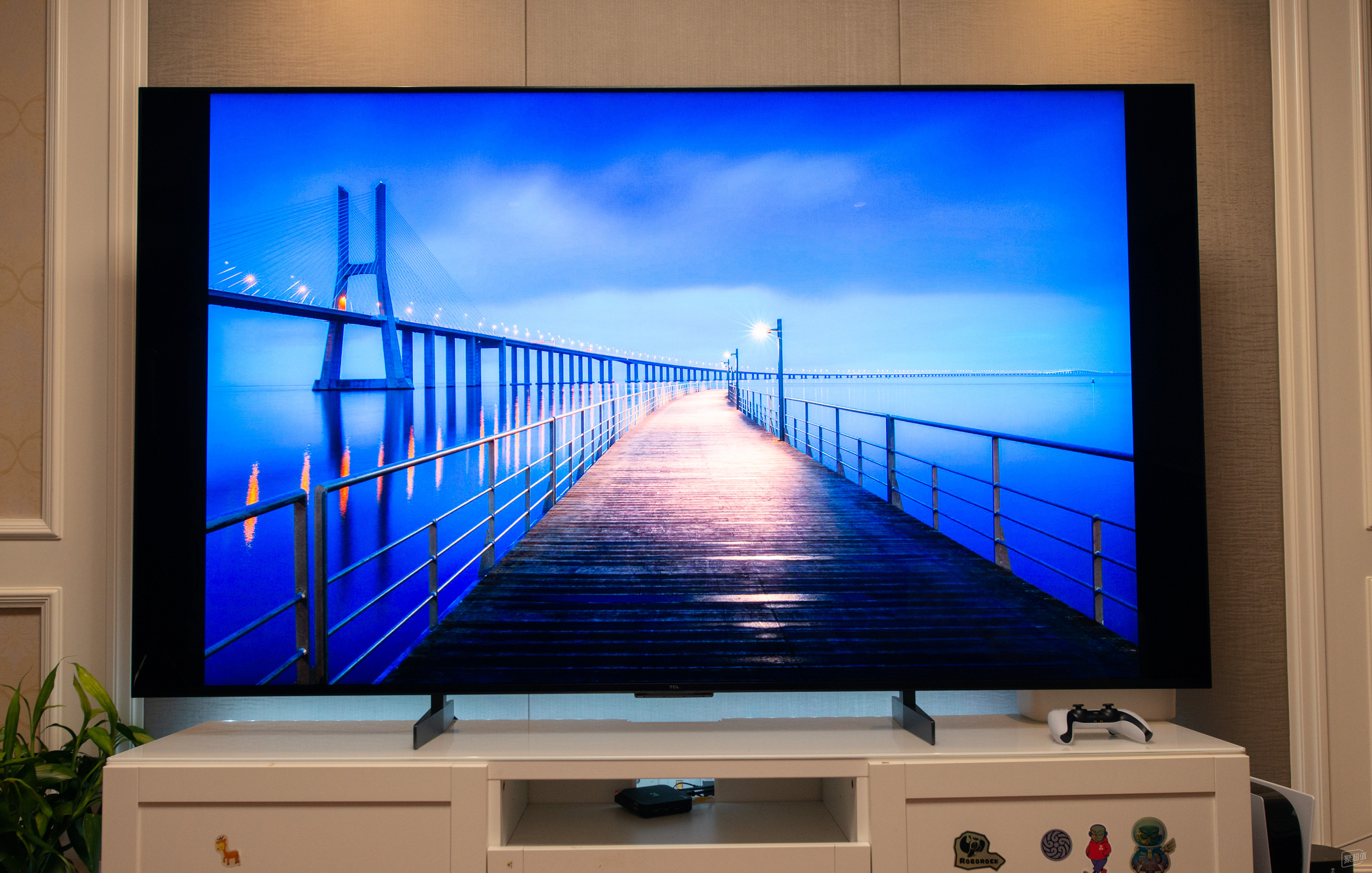 曲面电视和平面电视哪个好?各自都有哪些优缺点?