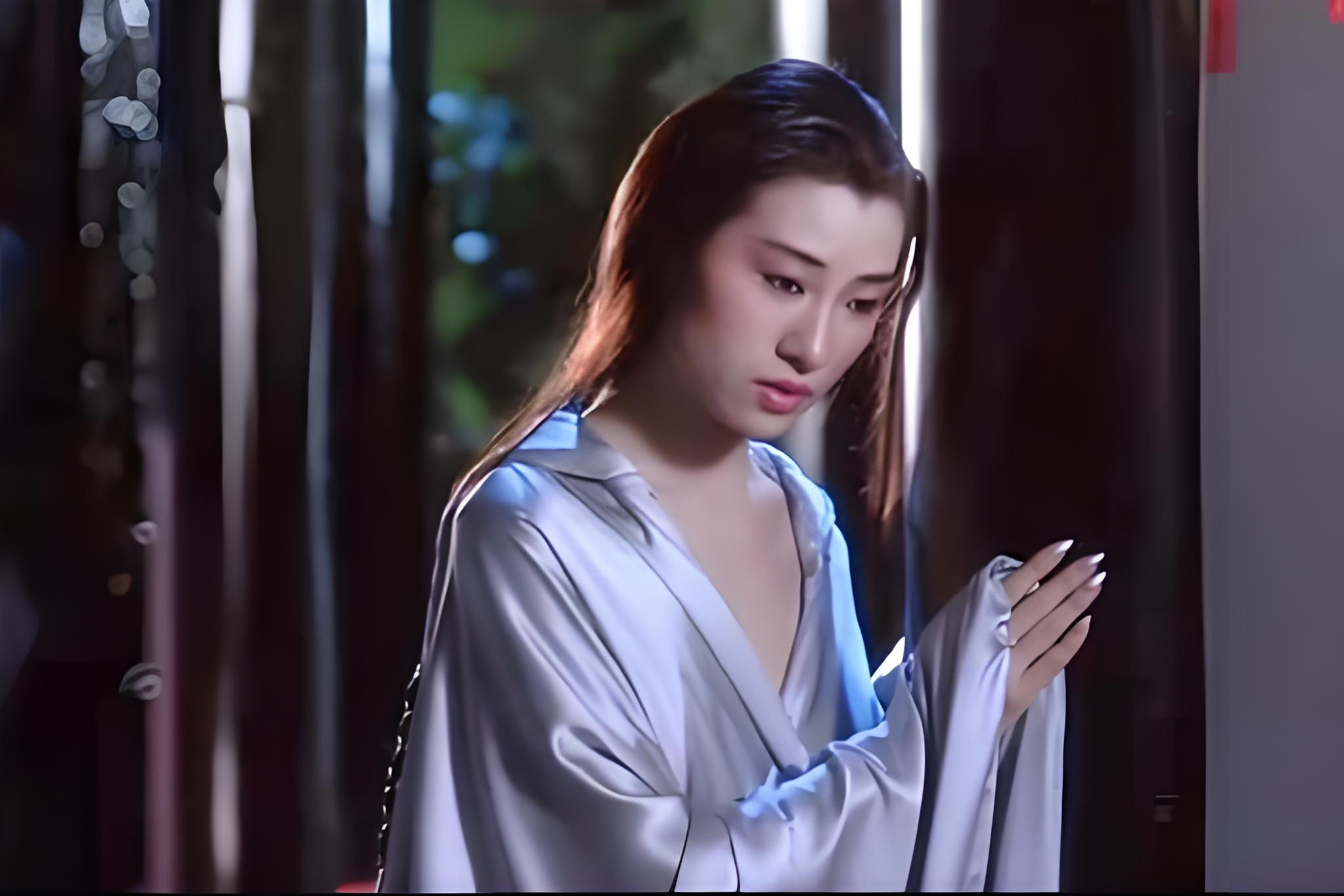 香港僵尸片经典女演员众多,邱月清清纯,陈雅伦性感,吴家丽冷艳等,每位