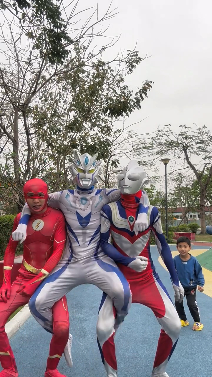 赛罗奥特曼和迪迦奥特曼!