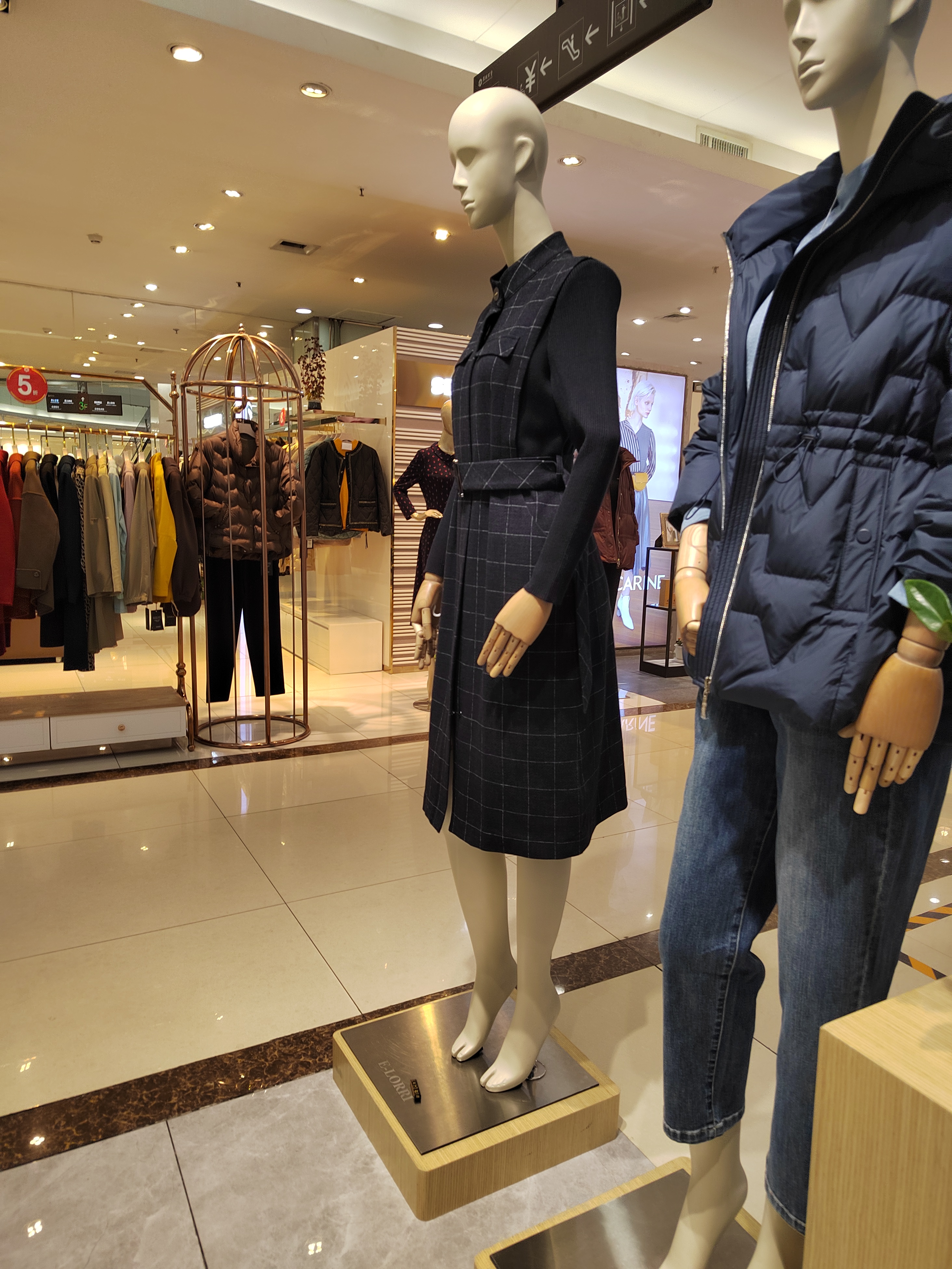 品牌衣服实体店红人服饰专卖店女装2010年徐家汇上海东方商厦女装品牌