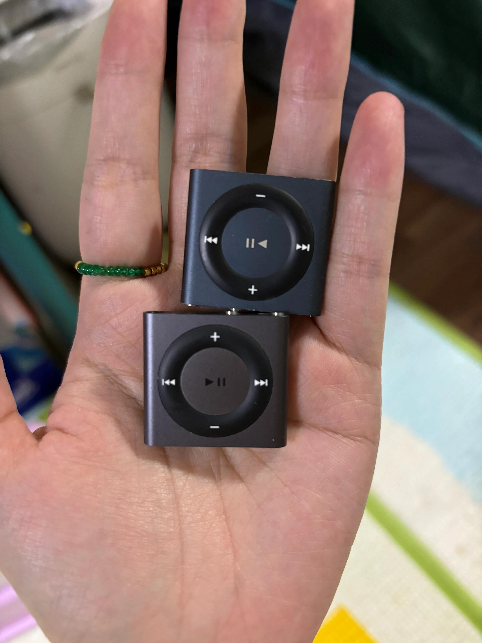 苹果ipod shuffle 	 至今都觉得很漂亮 	 很想再用用 	 能无线耳机的
