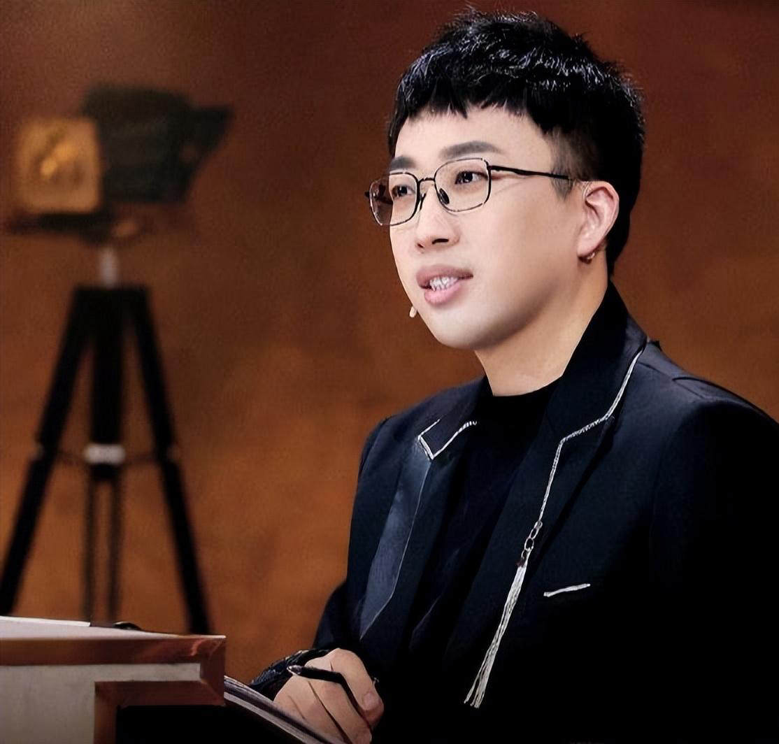 看了46岁还到处蹭热度的于正,才知道,姜思达当年的话全说对了