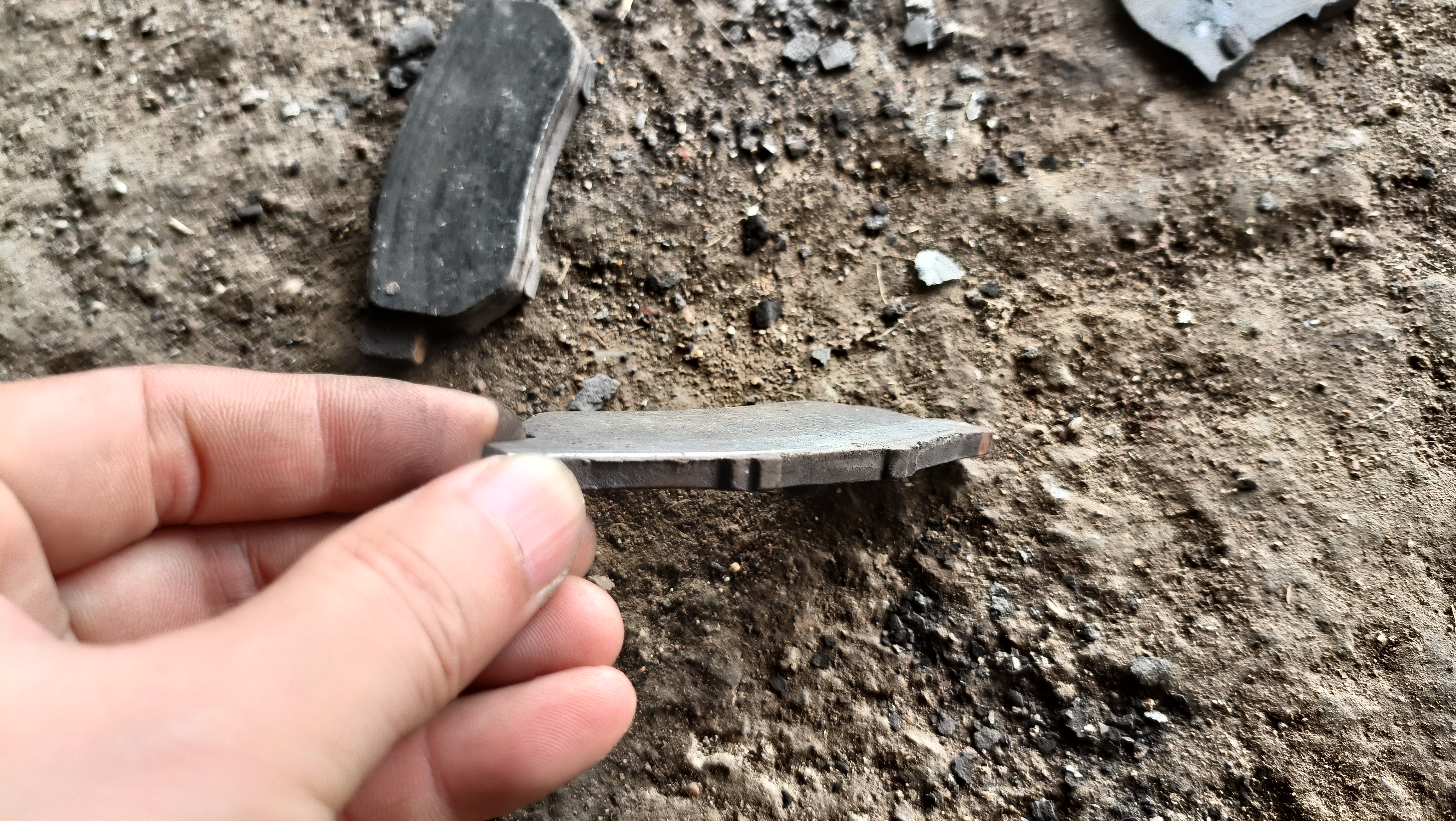 肉眼就可以观察刹车片什么时候该更.@木乐小灵的动态