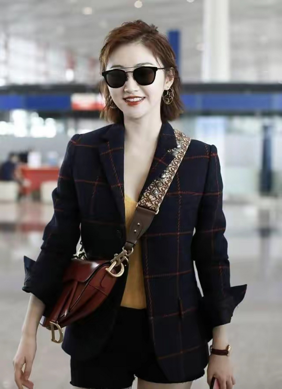 作为85后内地女演员,景甜的身材和颜值都非常顶级,大家喜欢景甜吗?