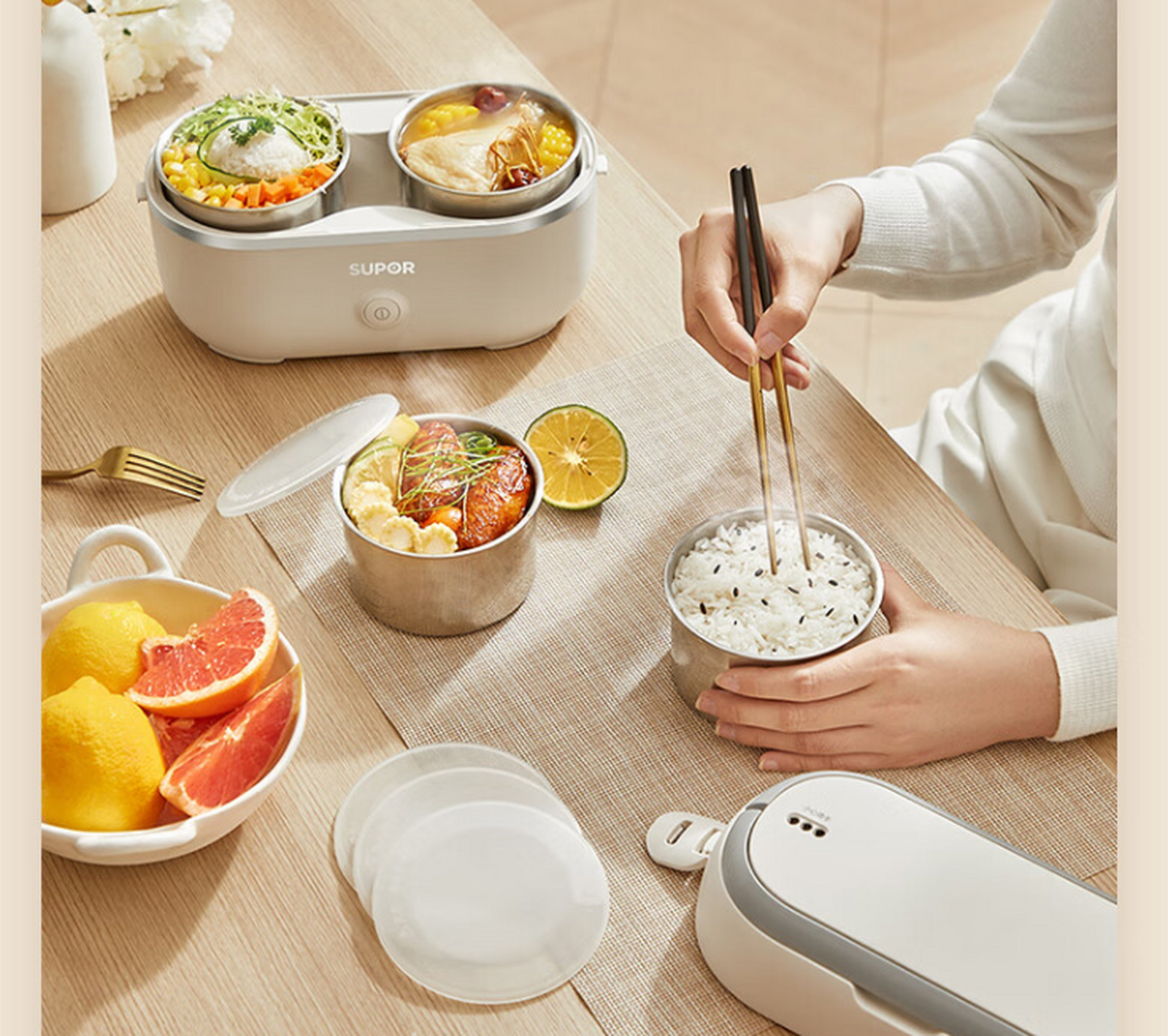 今天要向大家介绍一款实用又时尚的电热饭盒——苏泊尔(supor)1.