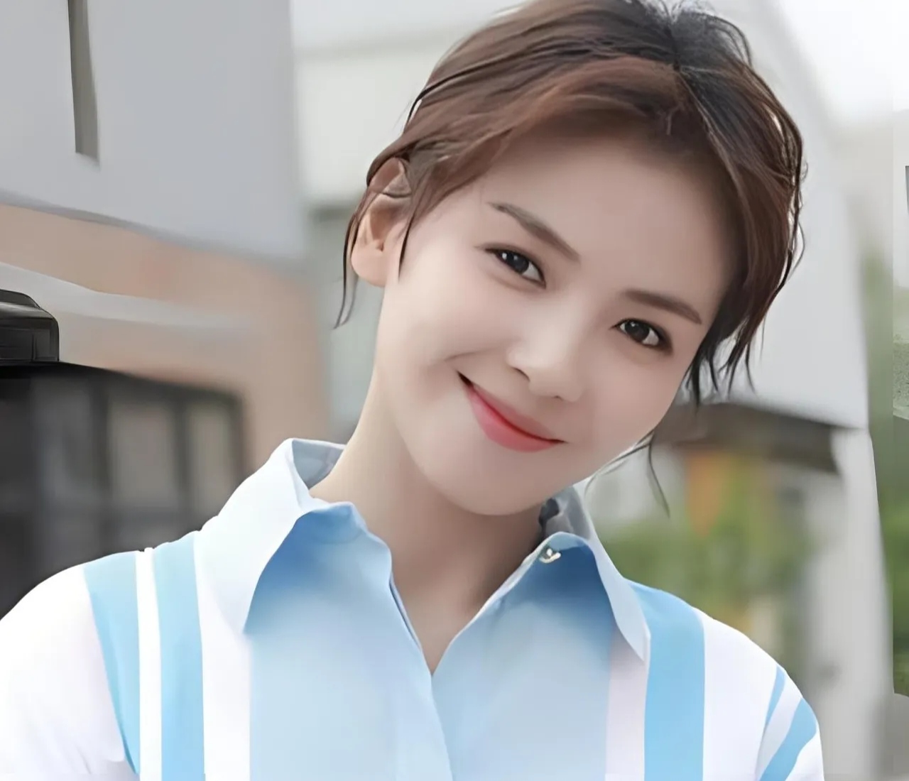 刘涛说,我小时候在外公外婆家,我们住的是两层楼的楼房,楼里估计有几