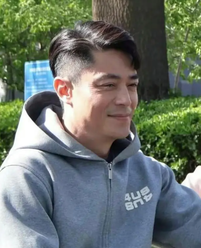 林心如舒淇婚礼造型遭吐槽,衣品下滑严重,霍建华夫妇老化明显!