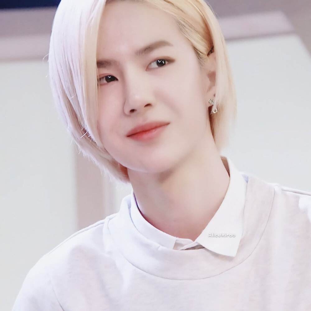 40多岁的老阿姨考古王一博,发现他竟然还有个别名叫白牡丹,十七岁的王