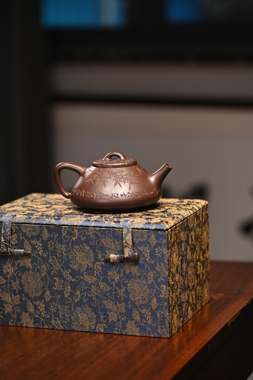 实力派 奉燕琦制壶 黄松刻绘 67原矿紫泥,230cc#宜兴紫砂壶# #紫砂