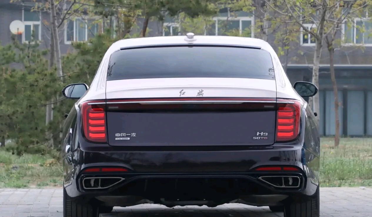红旗h9"双色版"高级轿车,国车新典范,品鉴尊贵之旅
