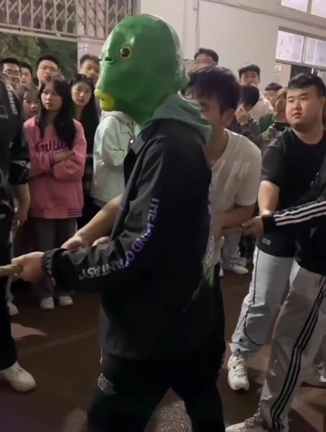 自带魔法伤害的拔河,想不难都难,看完笑不活了