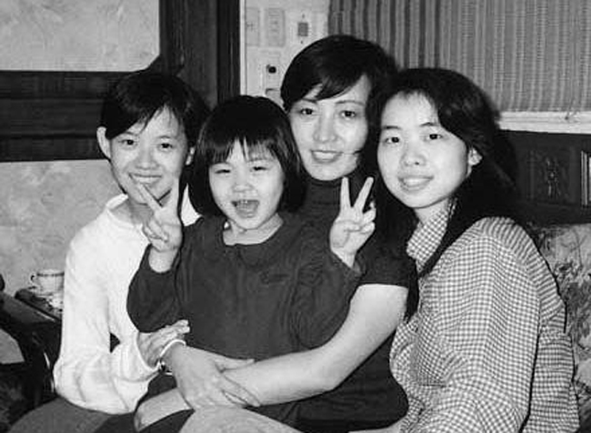 14岁被曾志伟看上,离婚后大谈母子恋,难怪20年前她敢手撕黄子佼