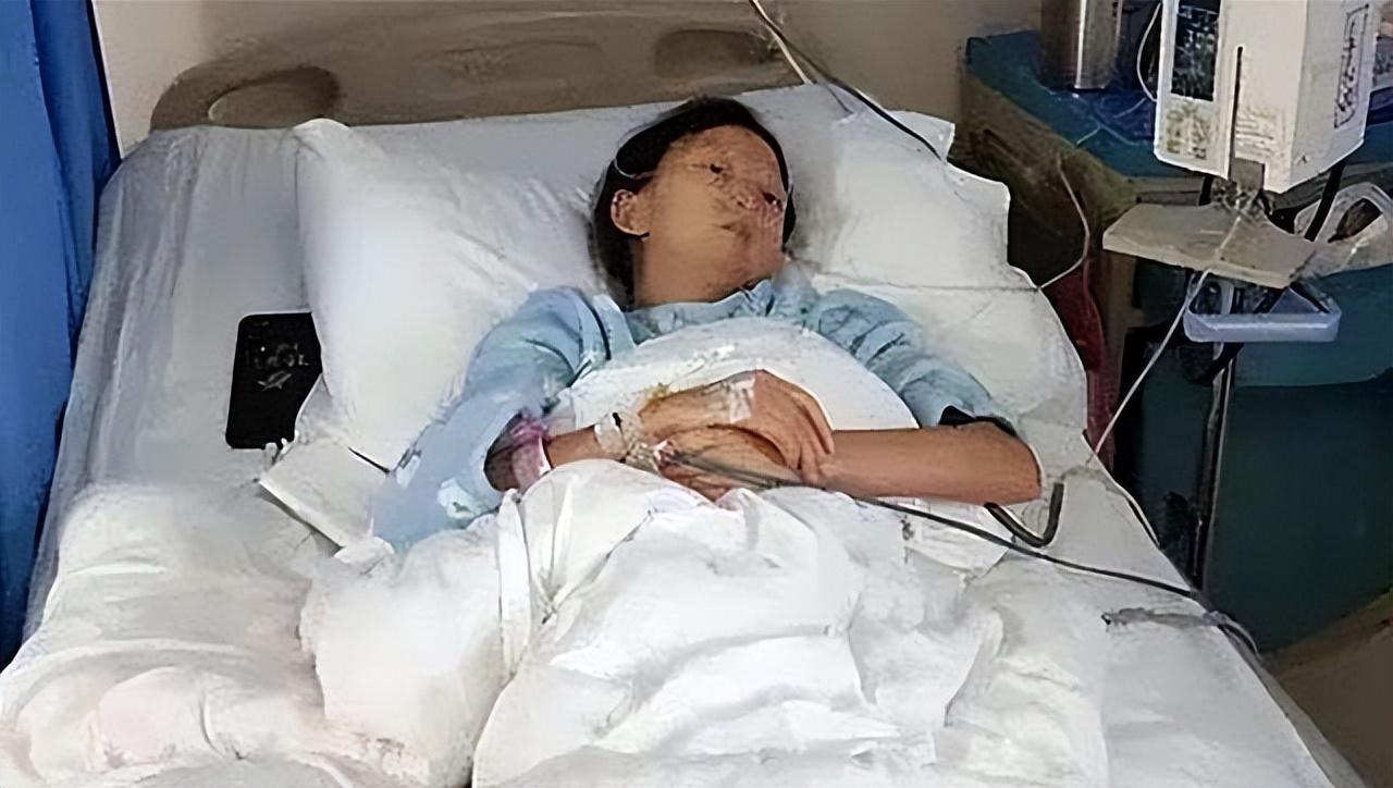 2020年43斤袖珍女孩病逝,遗体捐赠仪式上,弟弟:姐姐走得很安祥