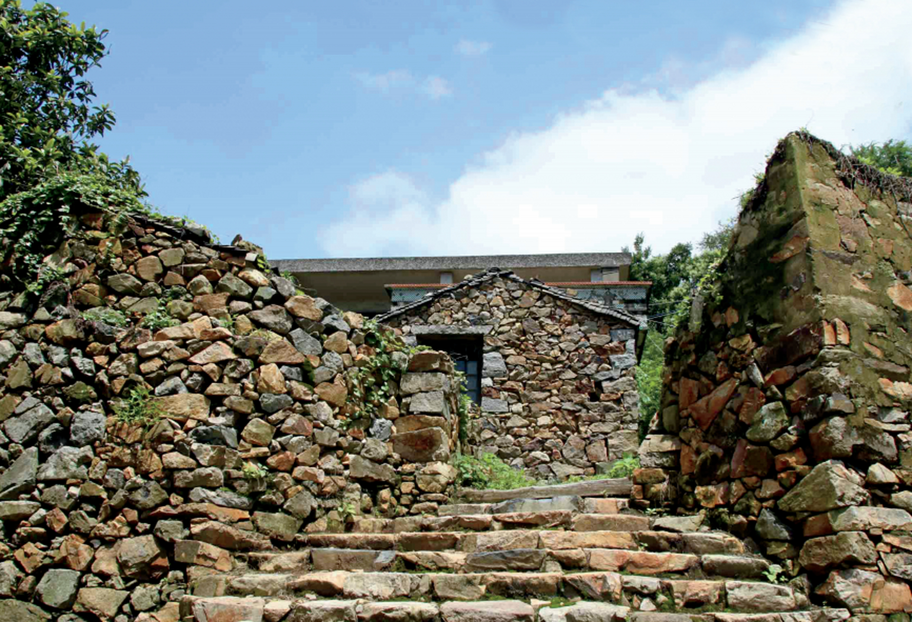 白马岙村的黄金沙滩,炮台村的历史炮台和峰阳古韵悠悠的古建筑都在等