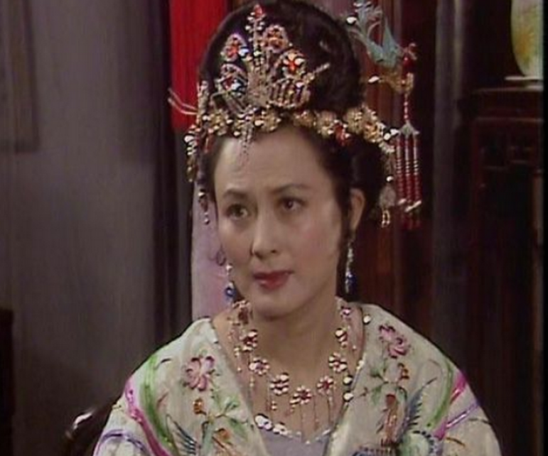 回顾内地超80岁还健在的演员:看着眼熟叫不上名字,有人住养老院