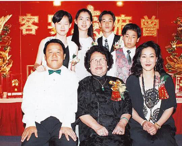 14岁被曾志伟看上,离婚后大谈母子恋,难怪20年前她敢手撕黄子佼