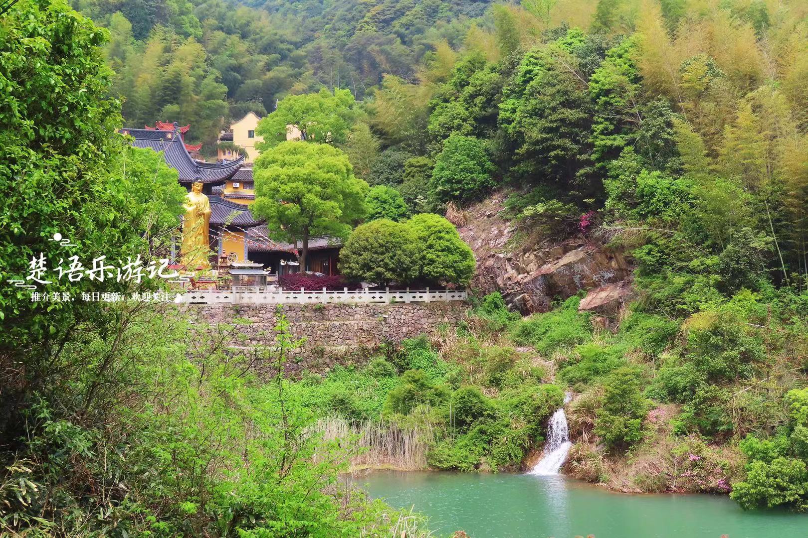 浙江宁波横溪八大古道之一,因云雾缭绕而得名,前往杜鹃林最便捷