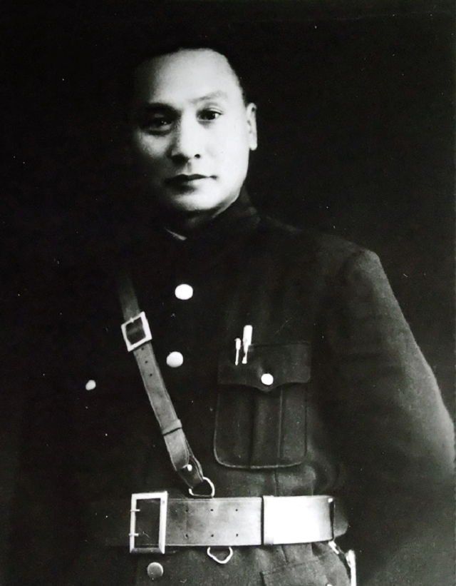 龙云将军(以下简称"龙云")生于1884年,云南昭通人,彝族.