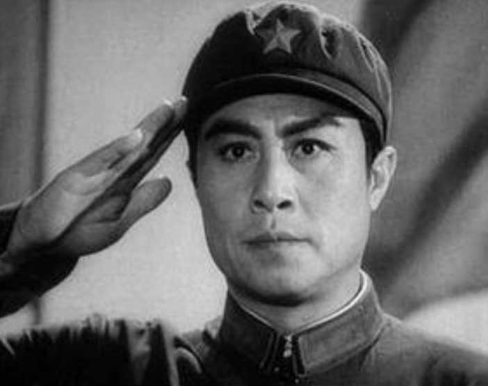 上个世纪50年代家喻户晓的演员,银幕上的英俊小生,白马王子,凭借着